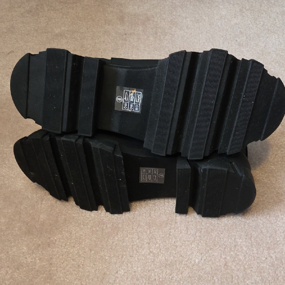 PORTLAND BOOT CO Black Ankle Boots with Chunky Sole - Picture 3 of 6